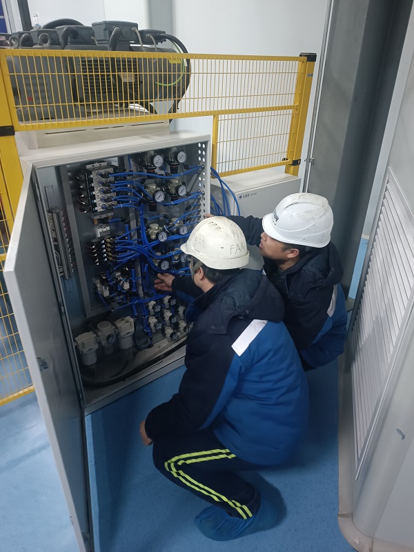 1. 天津,自控事業(yè)部竇增濤、趙強(qiáng)磊正在BOPA成套裝置及服務(wù)采購(gòu)項(xiàng)目上進(jìn)行調(diào)試.jpg 1. 天津,自控事業(yè)部竇增濤、趙強(qiáng)磊正在BOPA成套裝置及服務(wù)采購(gòu)項(xiàng)目上進(jìn)行調(diào)試.jpg